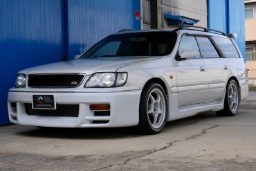 Nissan Stagea (N.8424)